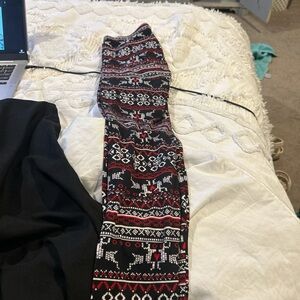 LuLaRoe Black and Red Patterned Leggings